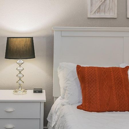 Cozy 2Br Farmhouse Apt - Sleeps 8 - Free Parking! Арлингтън Екстериор снимка