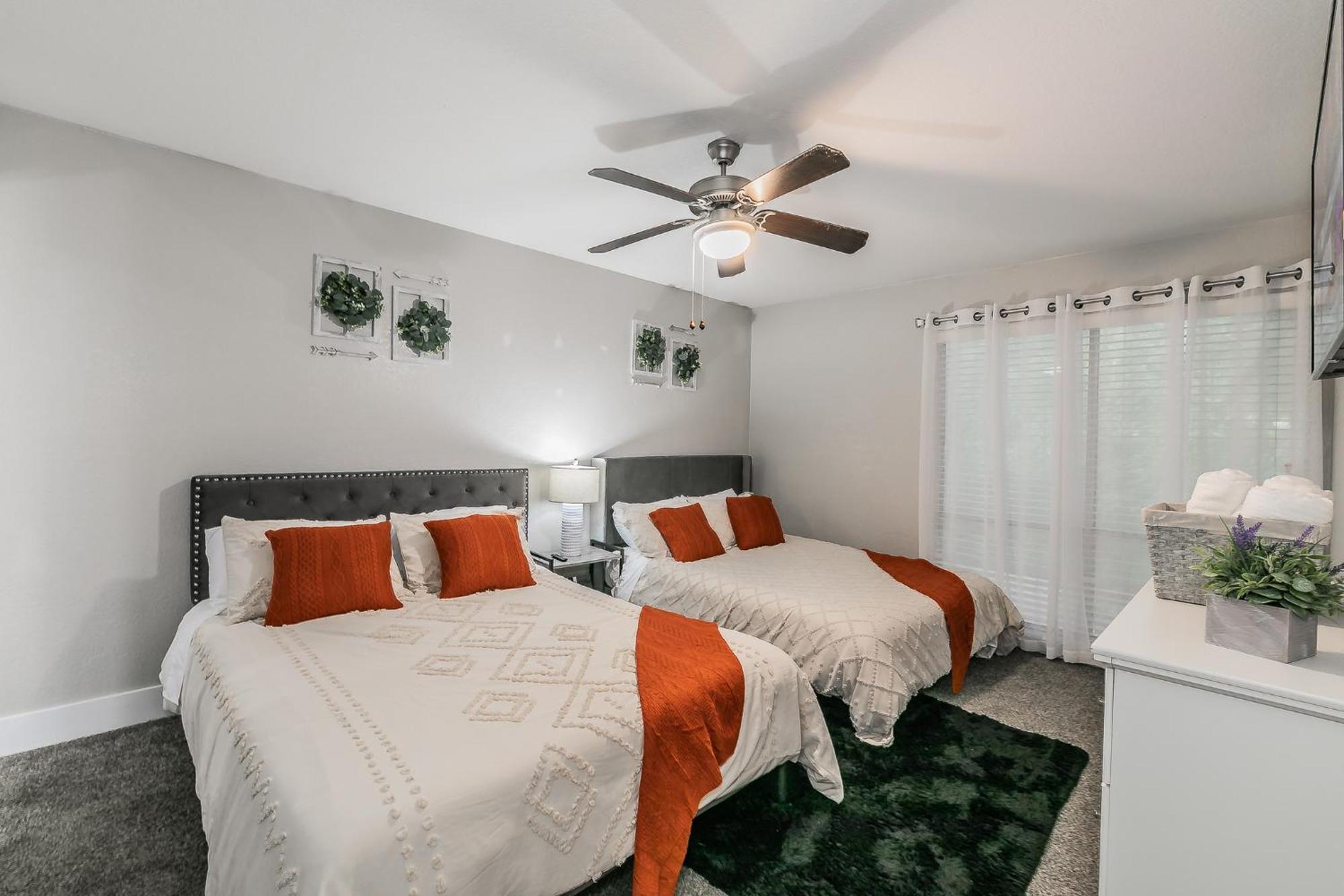 Cozy 2Br Farmhouse Apt - Sleeps 8 - Free Parking! Арлингтън Екстериор снимка