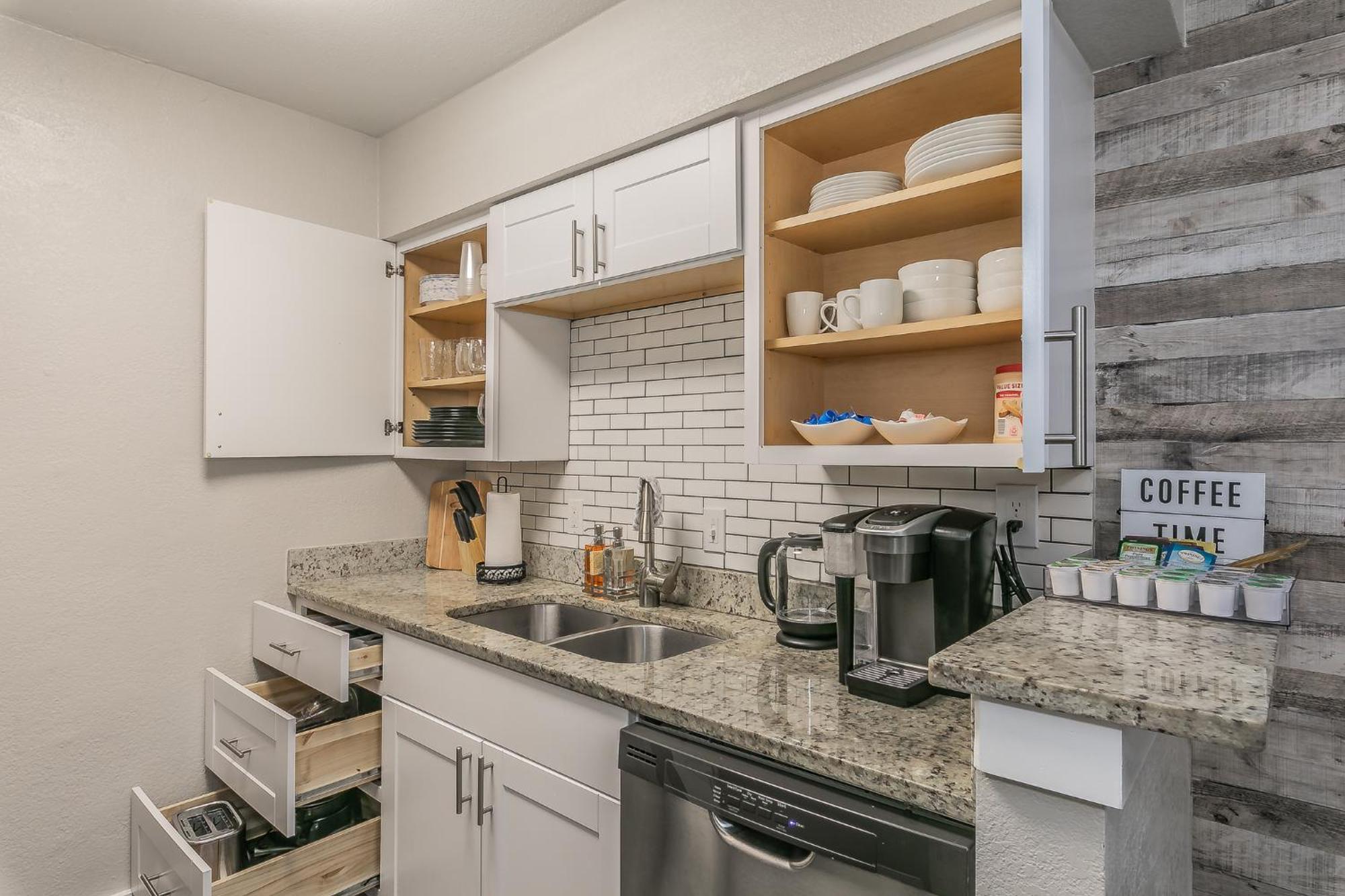 Cozy 2Br Farmhouse Apt - Sleeps 8 - Free Parking! Арлингтън Екстериор снимка