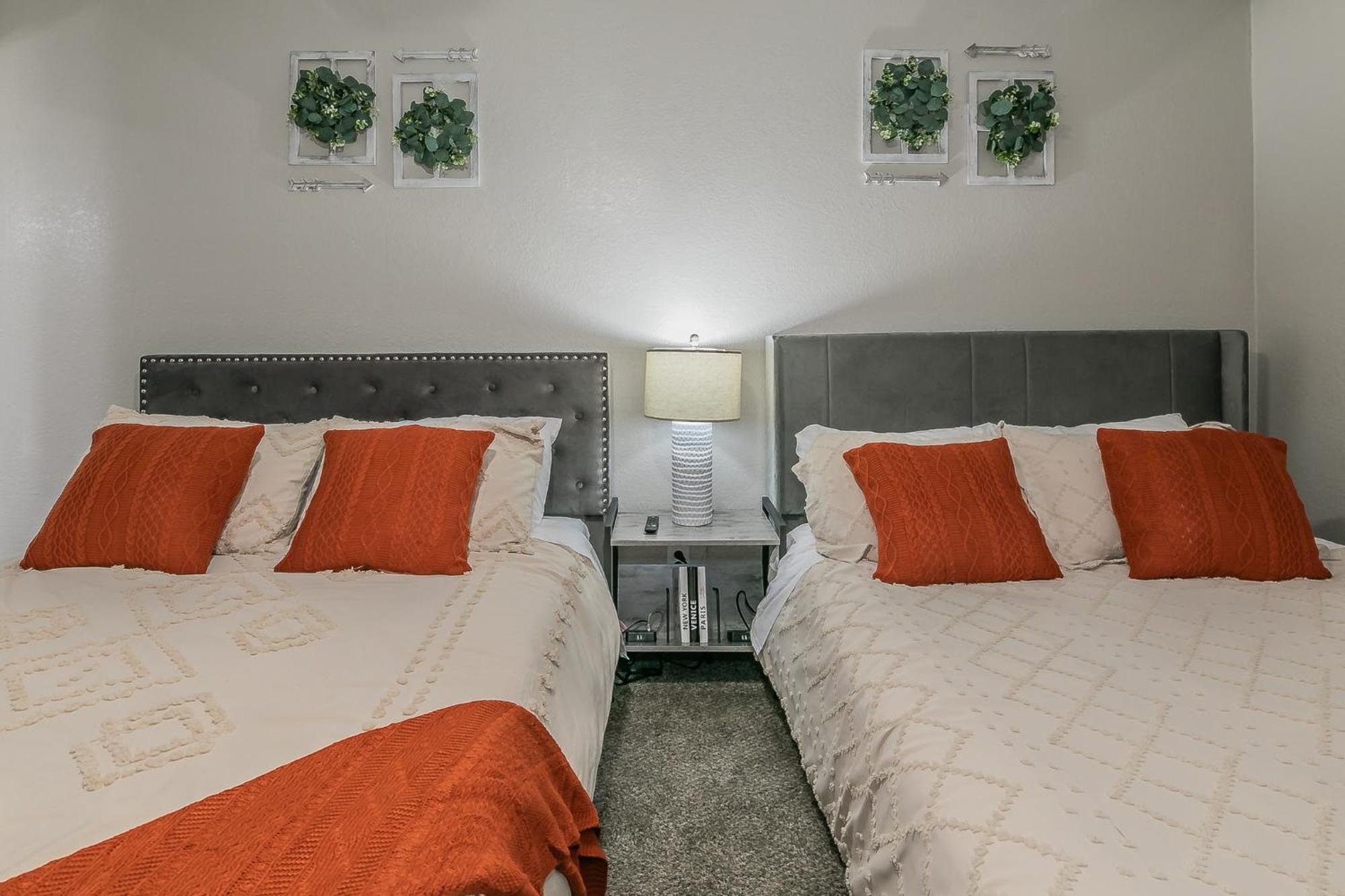Cozy 2Br Farmhouse Apt - Sleeps 8 - Free Parking! Арлингтън Екстериор снимка
