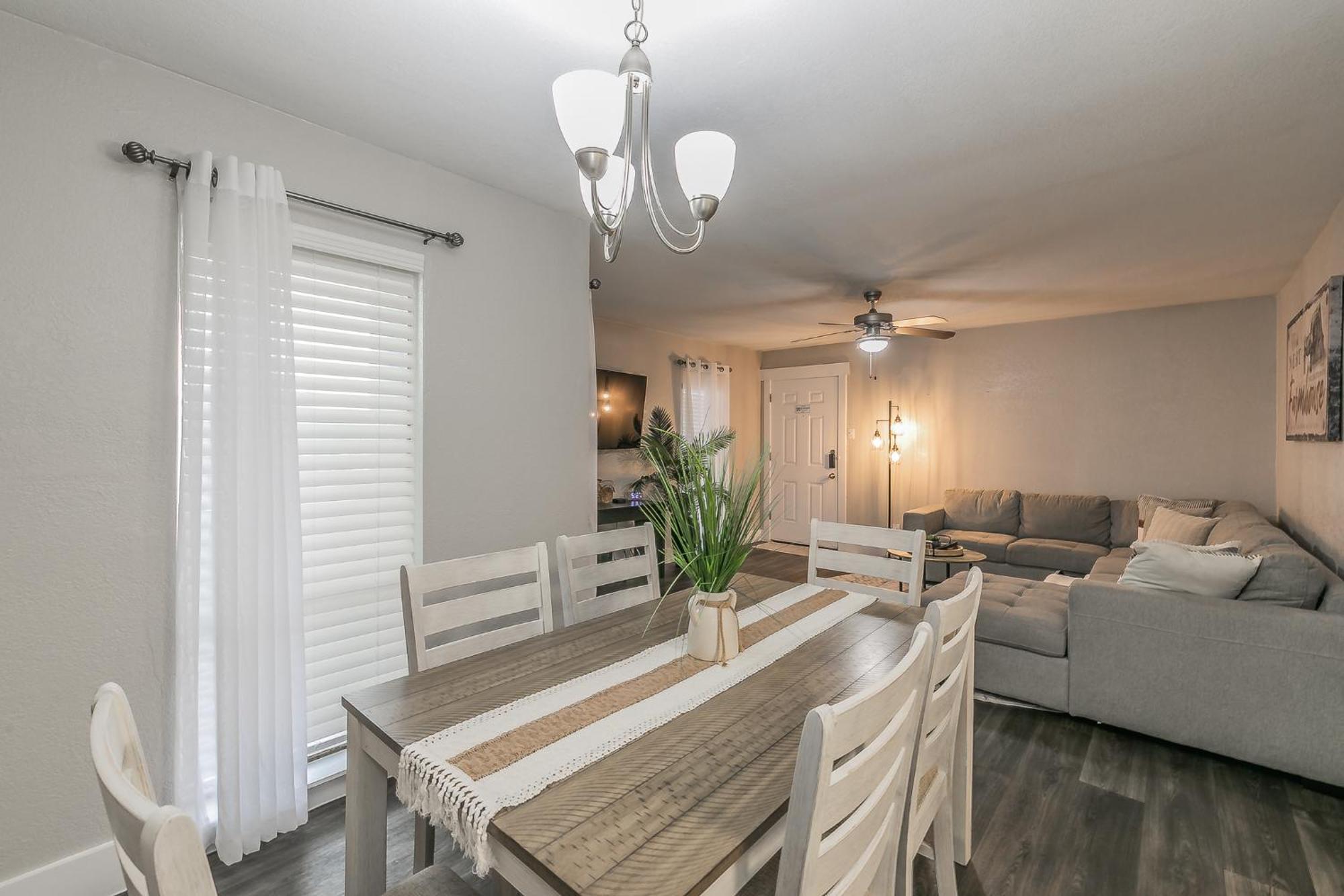 Cozy 2Br Farmhouse Apt - Sleeps 8 - Free Parking! Арлингтън Екстериор снимка
